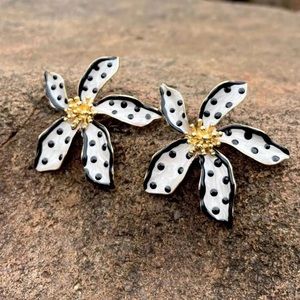 Big flower earrings